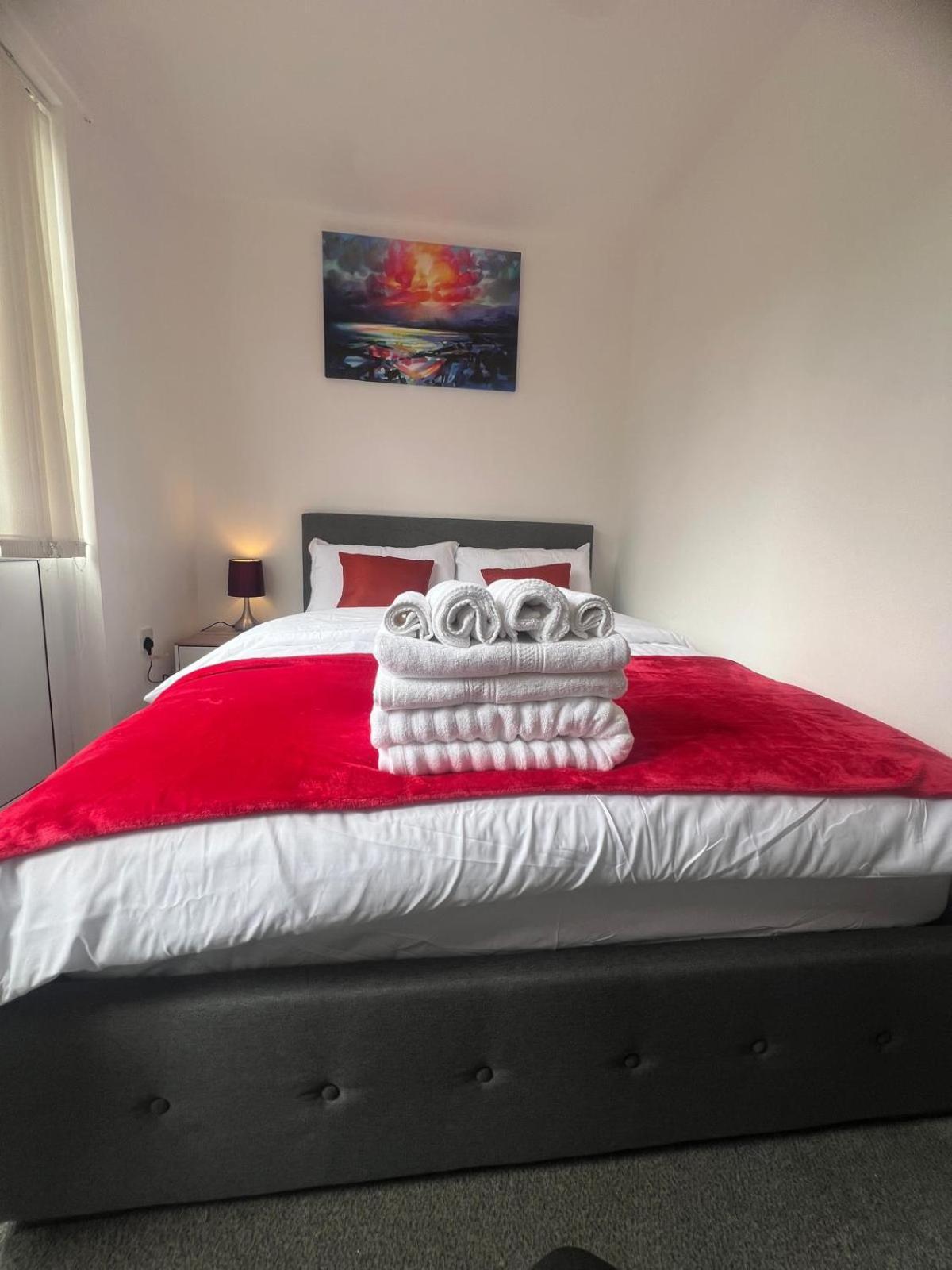 Luxury New House With Free Parking Appartement Birmingham Buitenkant foto