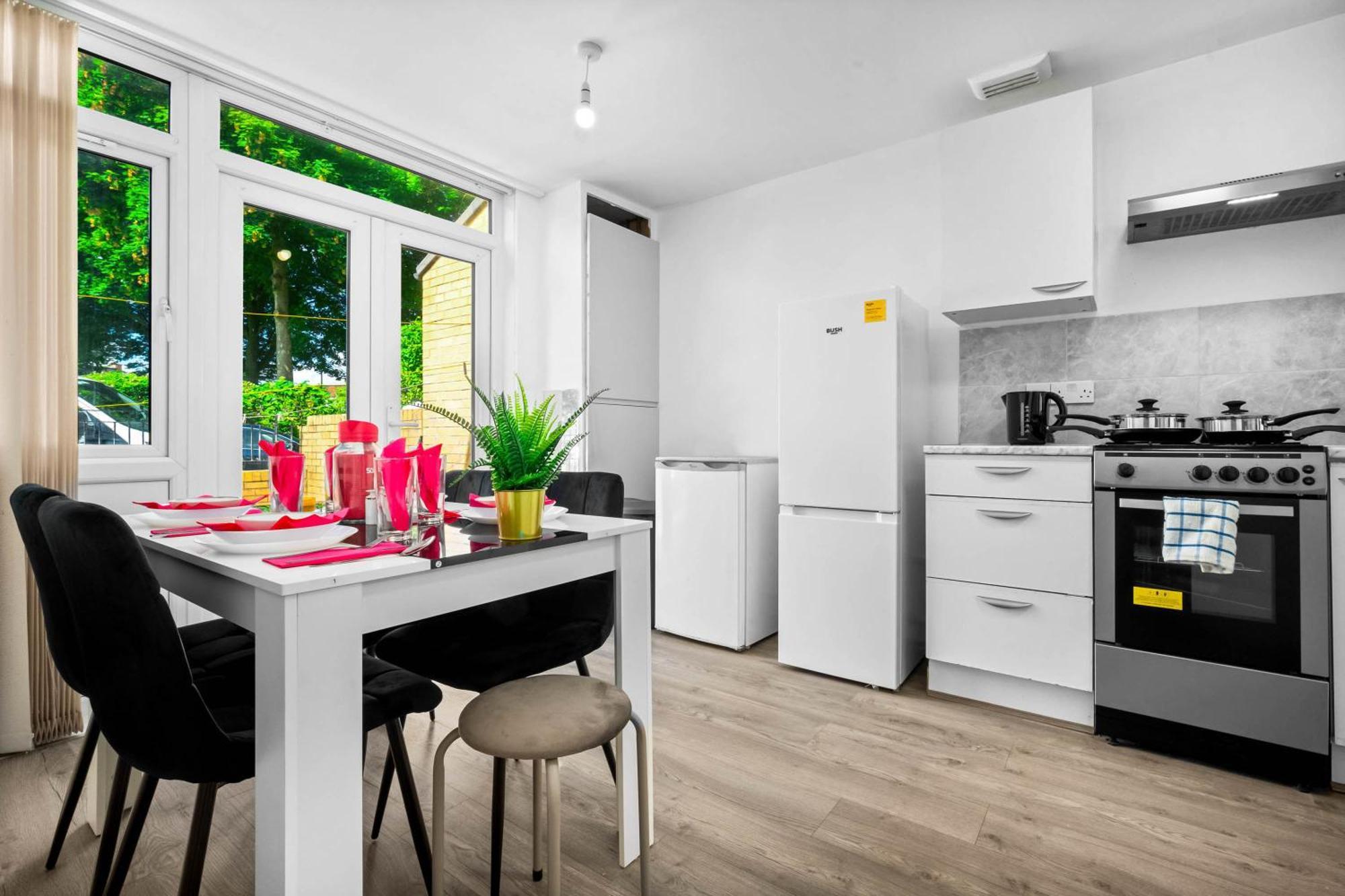 Luxury New House With Free Parking Appartement Birmingham Buitenkant foto